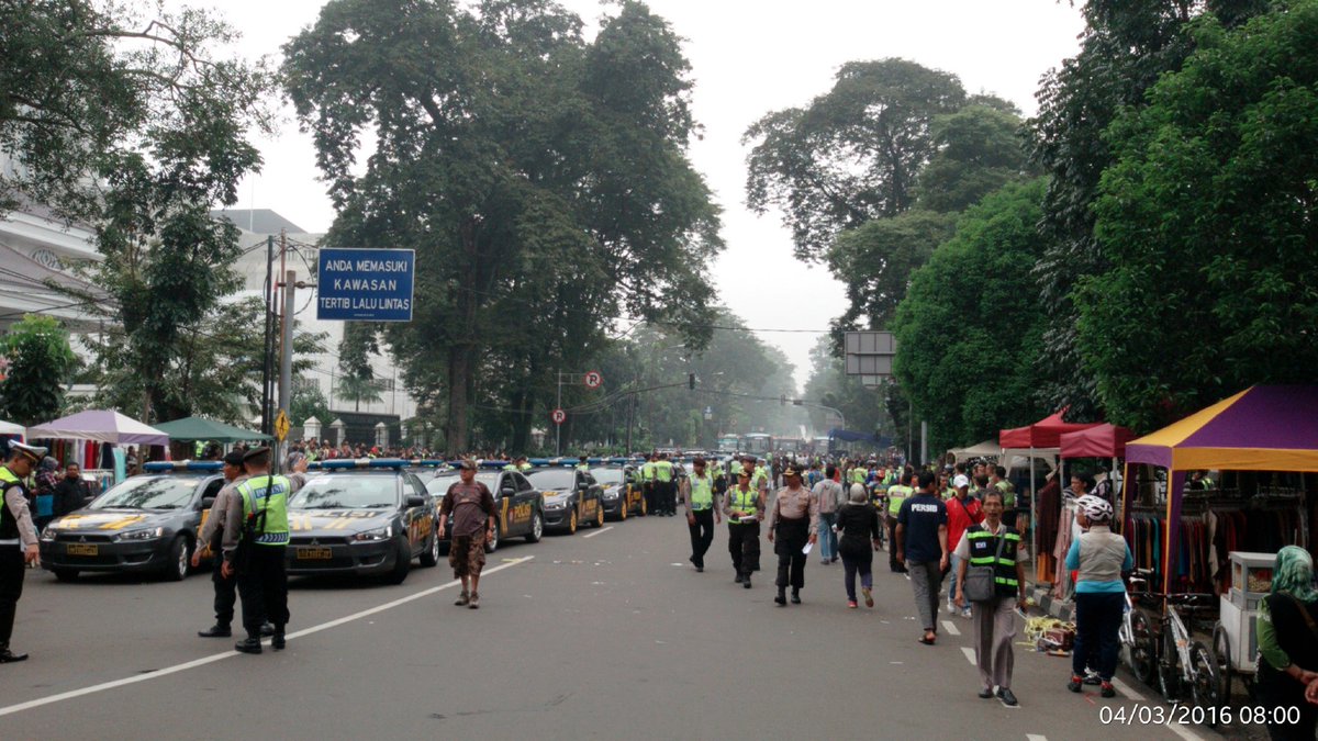 PRFMnews's tweet photo. 08.04: RT @606ef326034f489: Suasana Gedung Sate persiapan keberangkatan Bobotoh. https://t.co/aejGOT1r18
