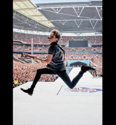 N2America's tweet photo. @WorldNotes1D #Directiners@ best fan army$iHeartawards https://t.co/5gjoDDlxxv