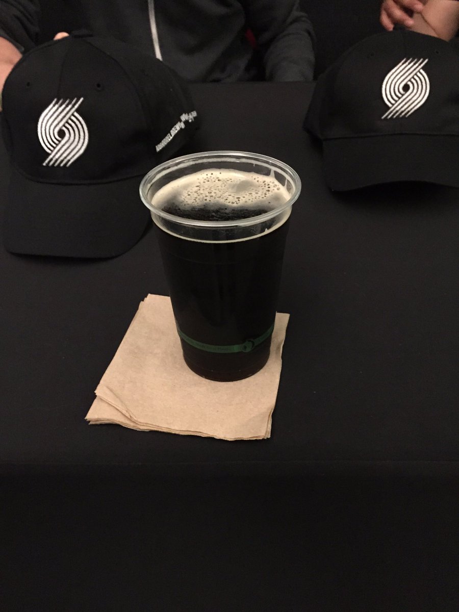 tdsliger's tweet photo. #MIAatPOR having a yummy #10Barrell https://t.co/uTXbfln8IM