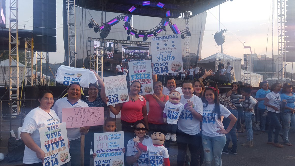 Banda914's tweet photo. @TNH_canal8 @Honduras_Canta @JuanOrlandoH  y apoyando a la banda de los 50! @Banda914 https://t.co/NSrkCC64PQ