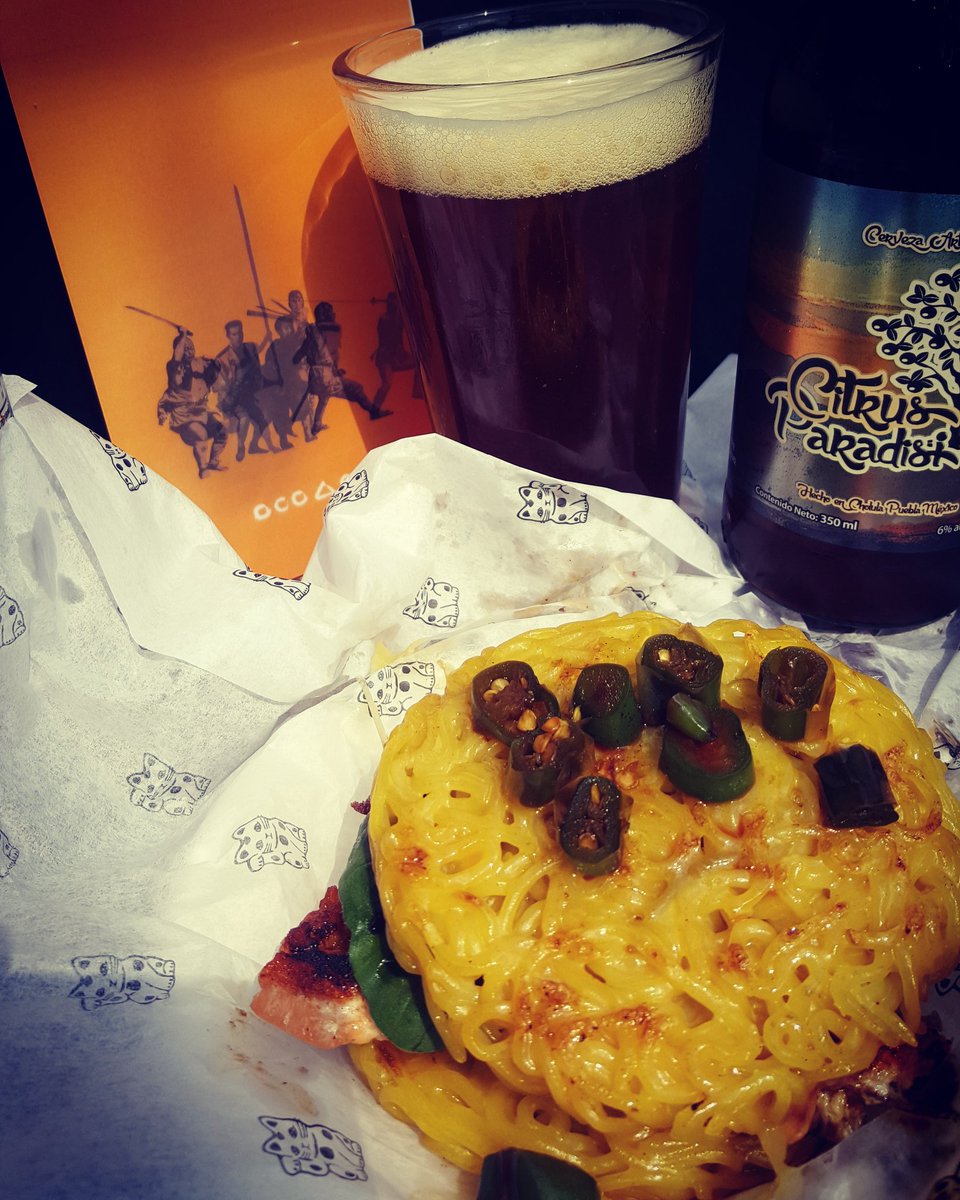 Se hizo la noche! ven a disfrutarla en #TuCasaAlSur #foodtrucks #cervezas #petfriendly #familyfun