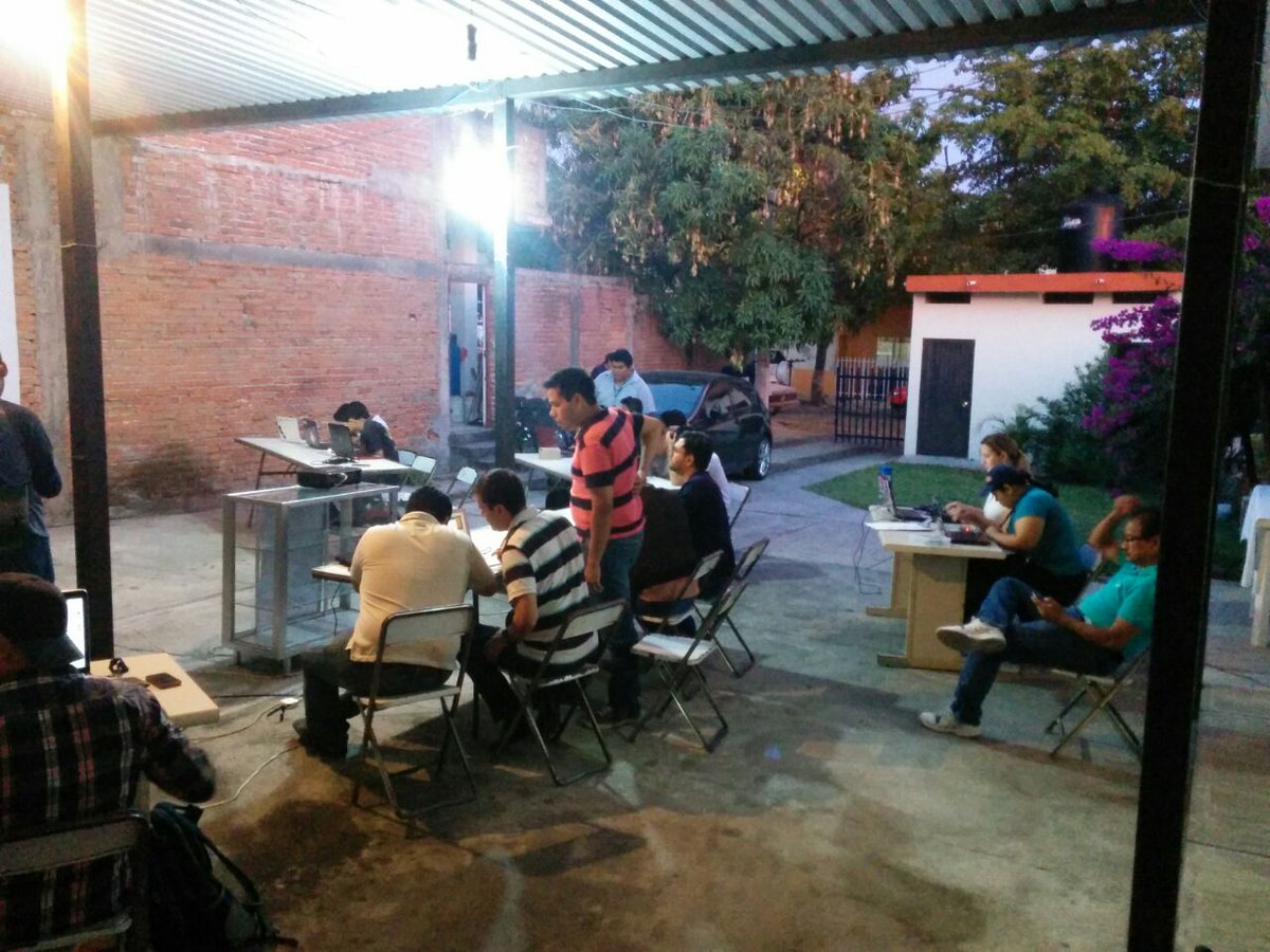 ColimaHacklab's tweet photo. Casa llena en #GenuinoD16 en @ColimaHacklab https://t.co/0q1lij8dkW