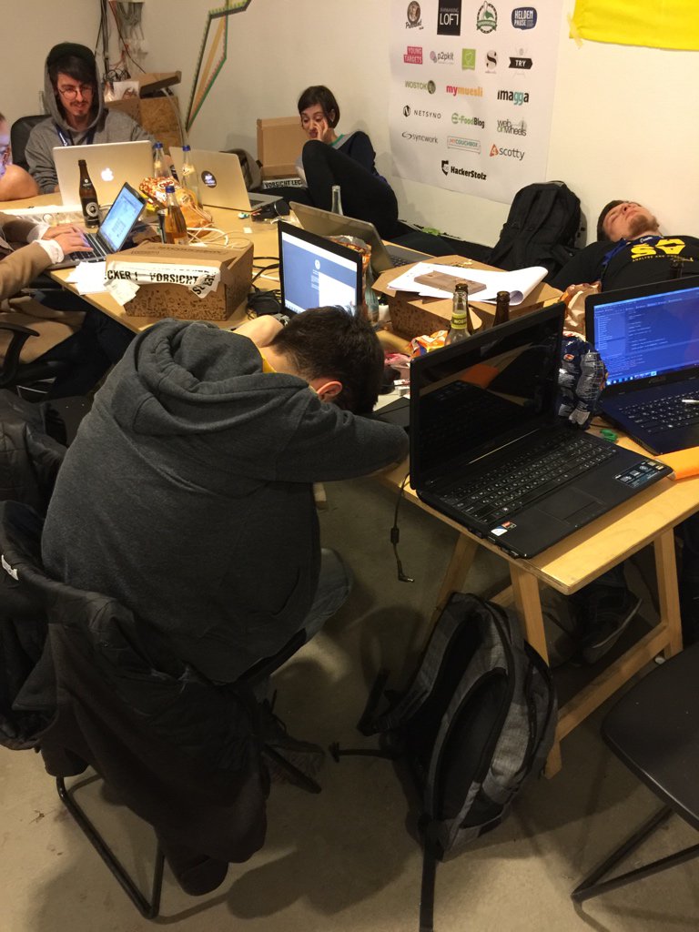 hackerstolz's tweet photo. Peeps listening to some techno to fight the sleep. Some are already dreaming of becoming a winner. #foodhackers https://t.co/Se97518sZV