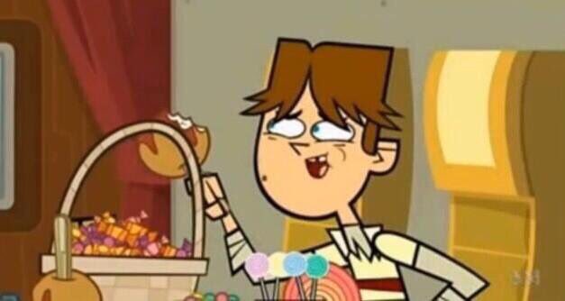 Cody_TDT's tweet photo. *gets candy and starts eating some and looks at the rest of his team* https://t.co/7u2CwcKSal