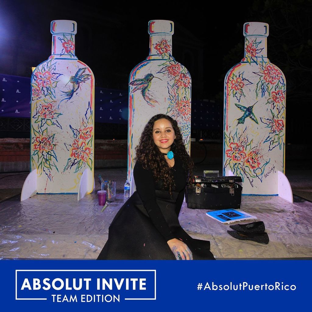 absolutvodkapr's tweet photo. Líder en artes de flora y fauna: nuestra artista local Brendamaris Rodríguez. #AbsolutInvite #TeamEdition #AbsolutP… https://t.co/8zgTUPWwmO
