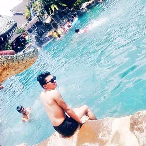 renzsalvadorxxx's tweet photo. Summer 2015! Eh 2016 na.. Di pako nakakabalik dito 😑 #StomachOut HAHAHA https://t.co/U4YROuDXzi