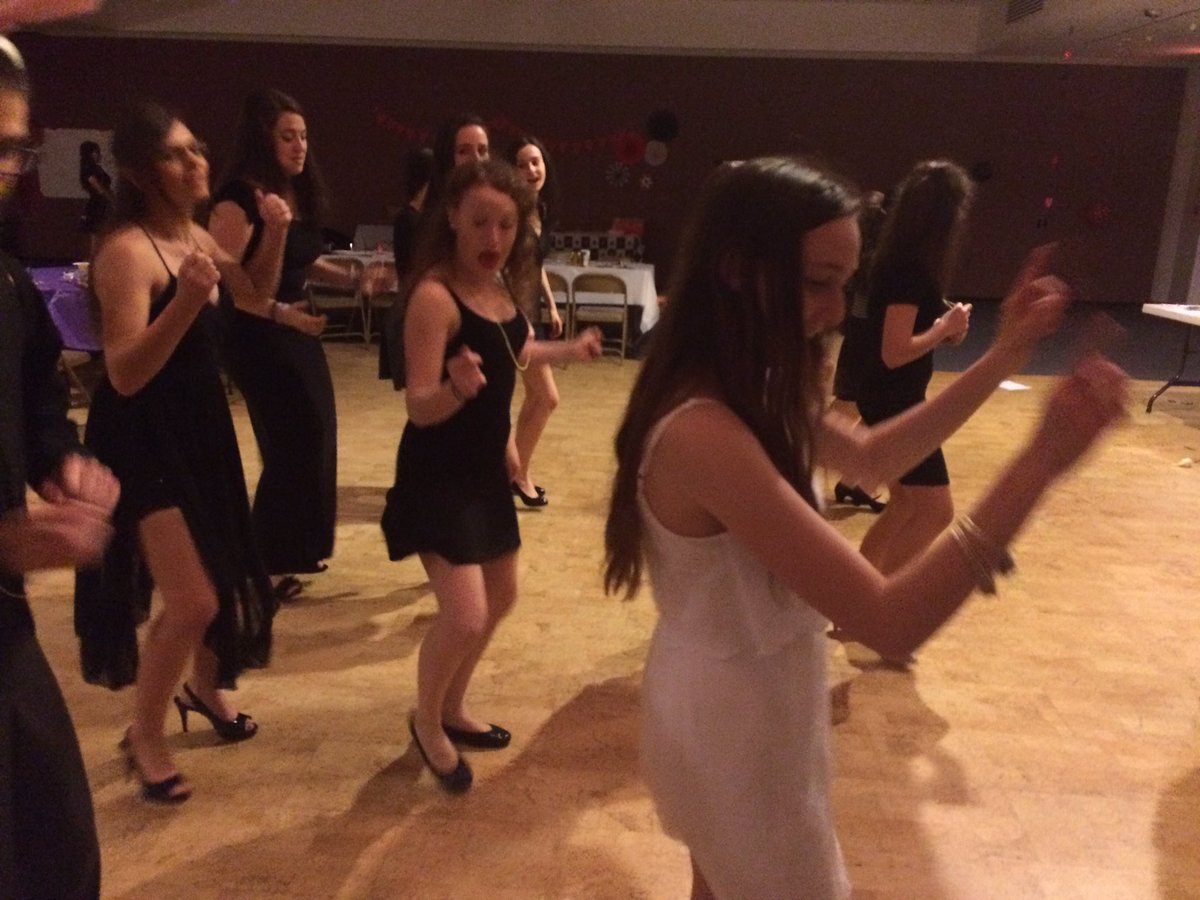 NoVTYtweets's tweet photo. The pals had fun at black and white ball!⚪️⚫️⚪️⚫️❣ https://t.co/22ROMKUhTH