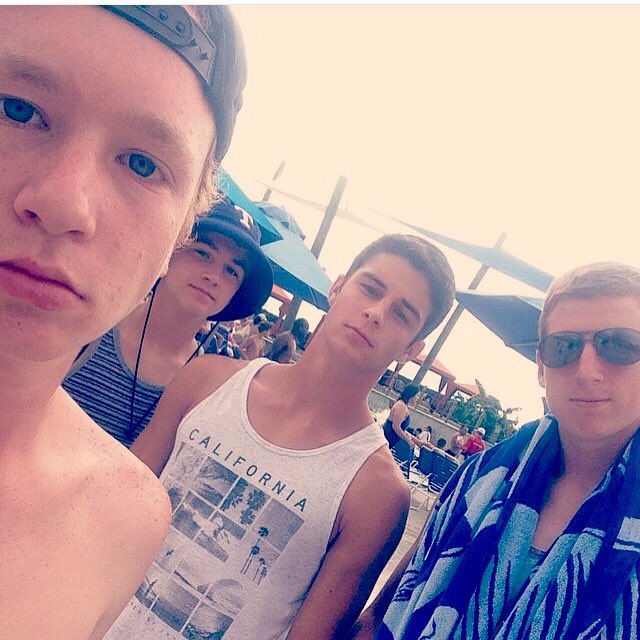 cobychambliss's tweet photo. Throw back to @madisonc83 coming to visit. Seriously missing summer. https://t.co/0J7UeVOsEu