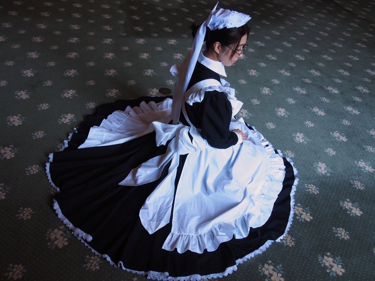 メイドしゃがんでる写真集。