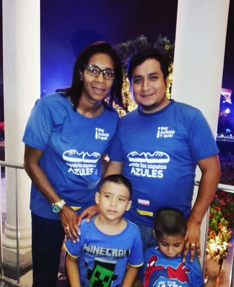 jpmaquen's tweet photo. @LeylaChihuan @soyautistayque #LuzAzul2016 #PonteLosZapatosAzules https://t.co/w8h54y7psR
