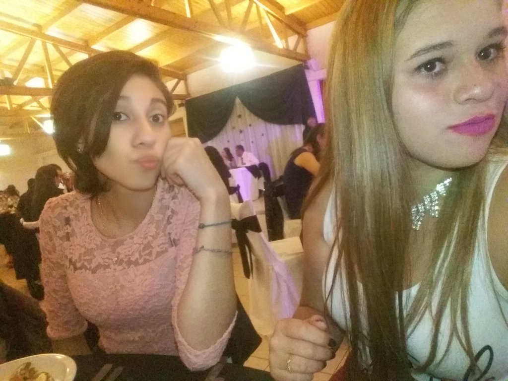 lulygonzalez134's tweet photo. #conlapi........ #15tami😙😙👭❤🎈🎂🎁 https://t.co/VjppI7cYxq