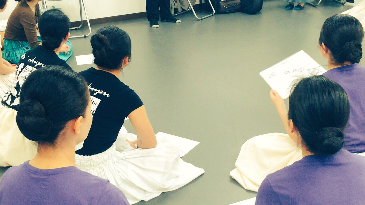 HULAJAPAN's tweet image. 今日は東京にてクム カヴィカによる講座を開催中です〜！とっても和やかにスタートしました♡
#hula #hulaj #kumuhula #フラ