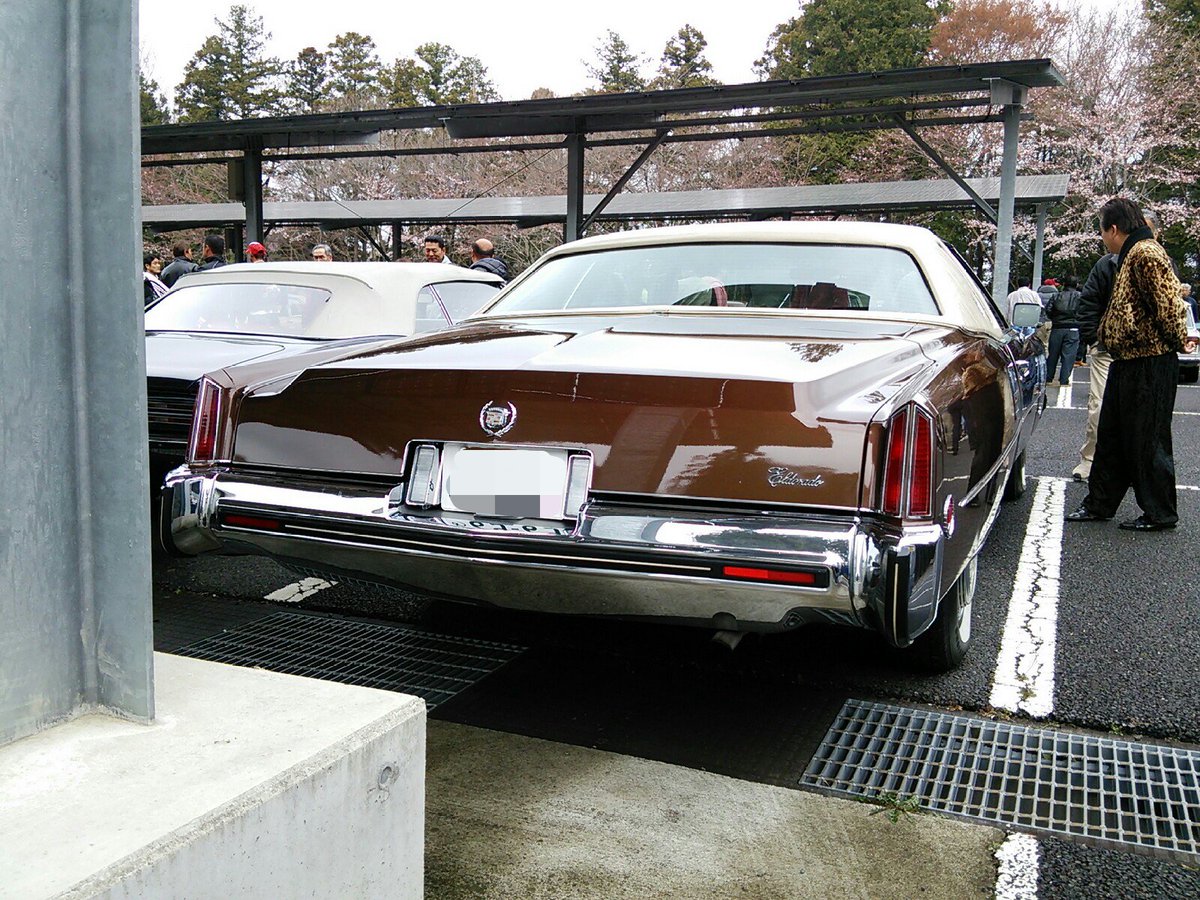 岡部澄夫 キャデラック エルドラド 1973年式 アメ車の2ドアクーペ こんなに長くても後席の足元は狭いのね 昭和の車大集合16 T Co Wxzjgub7cx