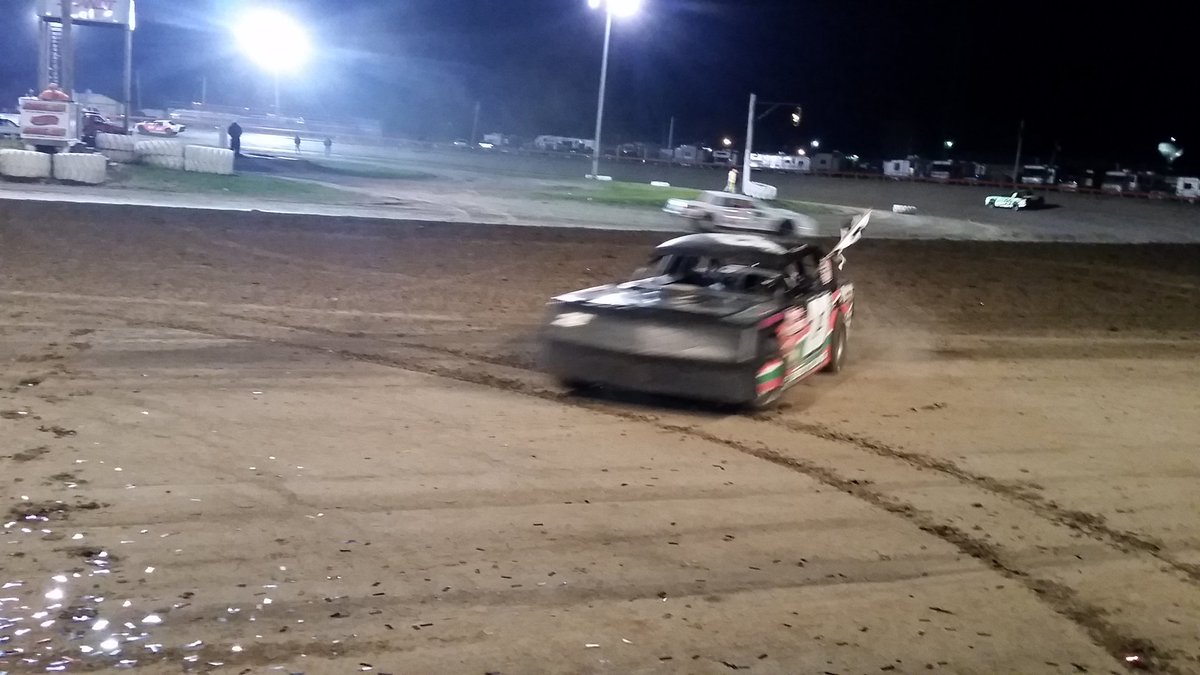 pe_davis1's tweet photo. The @FarmerCityRacin @DIRTcar_Racing UMP Street Stock Feature winner(from 14th) Andrew Funk #FCR #UMP https://t.co/mcdfAeKMKX