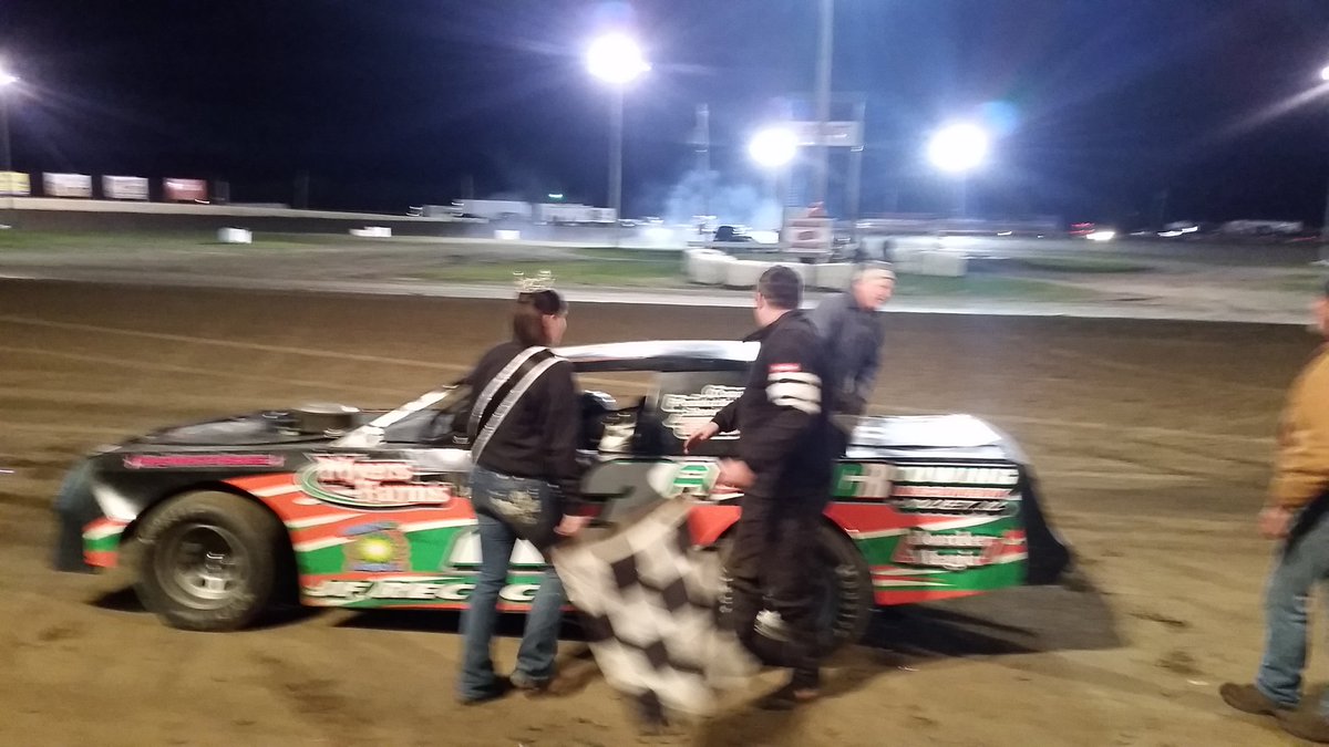 pe_davis1's tweet photo. The @FarmerCityRacin @DIRTcar_Racing UMP Street Stock Feature winner(from 14th) Andrew Funk #FCR #UMP https://t.co/mcdfAeKMKX
