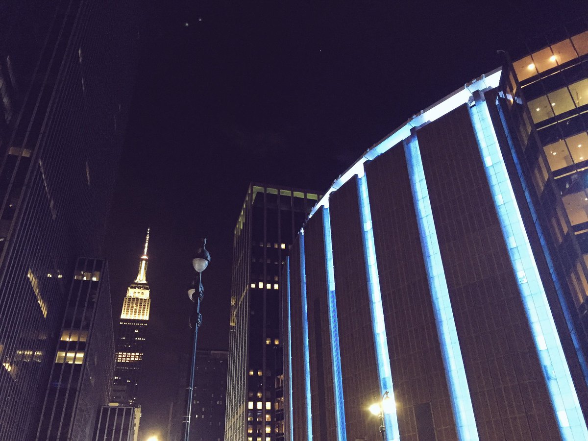 Fnathanaelparis's tweet photo. Hey @Ninoo_Asso à NYC on vous soutien aussi #HappyBlueDay 💙💙💙💙 #WorldAutismAwarenessDay #supportandact https://t.co/C3EkmZFztm