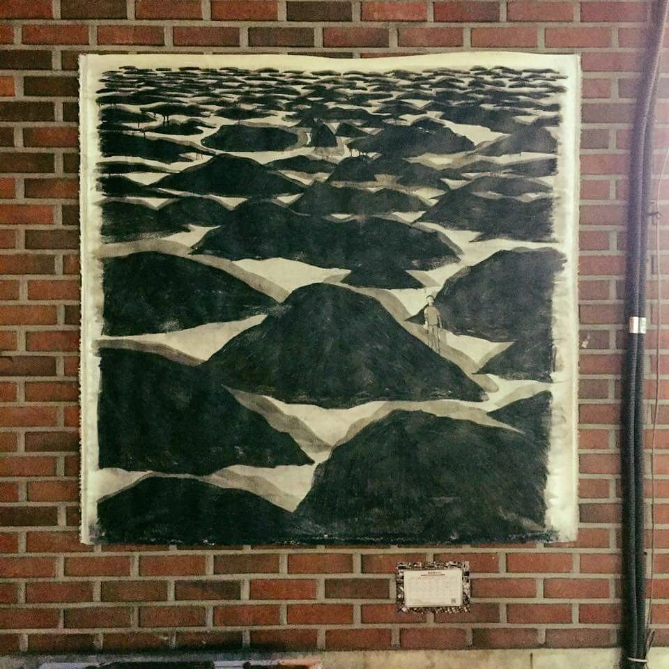 행사 이틀째였던 어제. 바람에 등 떠밀려 바닥으로 추락한 광경을 목격. 귀퉁이에 VHB테이프를 다시 붙여봅니다...