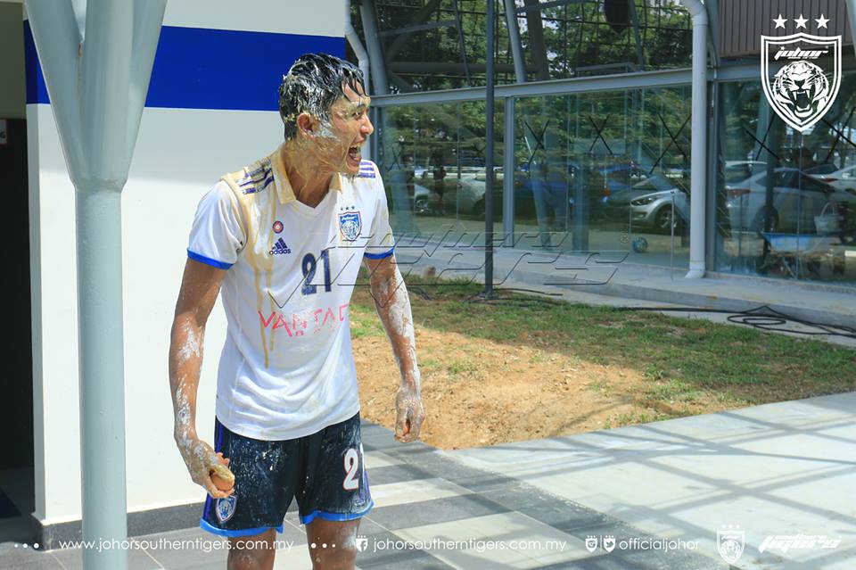 Birthday shoutout to our midfielder, Jazasrin Jamaluddin! and also belated birthday prank to @Mahali2489 #JDTfamily https://t.co/KJNJ8d6FTb