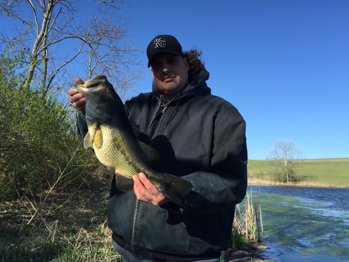 DocDilz's tweet photo. Putting it on they ass
#SpinnerBait
#MoBass
#ThatFishLife https://t.co/ynf6UtPlIN