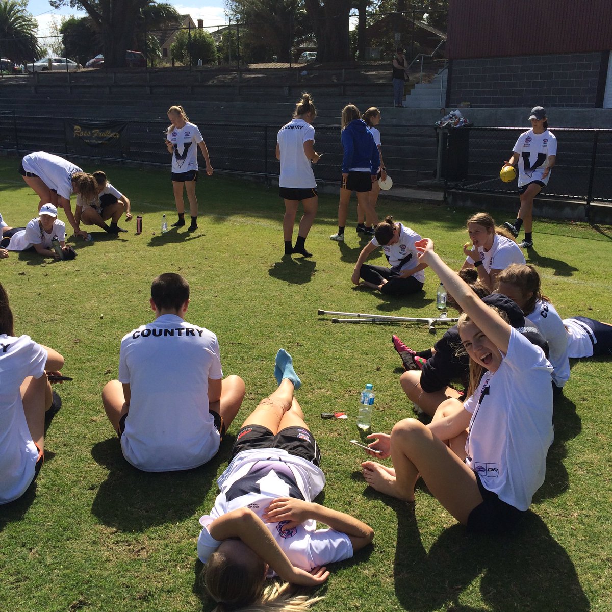 parristahl's tweet photo. @shayla_marsh loving our lunch break at the #VICountry16 @YouthGirls camp, thx to #earlybirdremovals for the sponsor https://t.co/4PgAO7P0eq