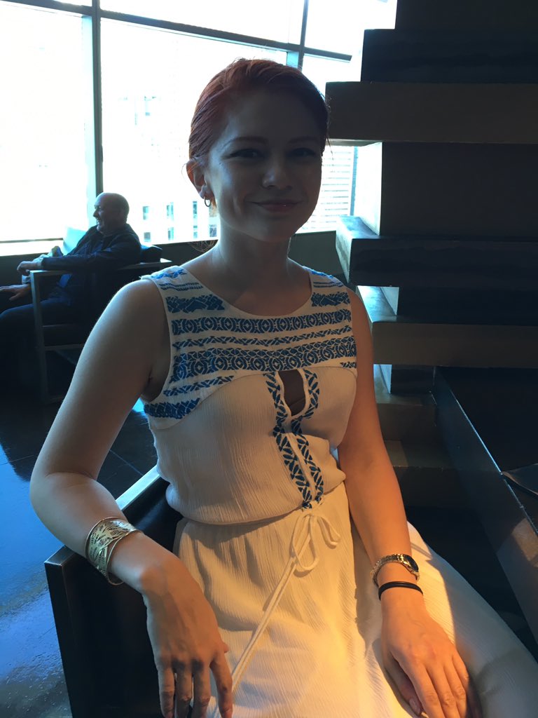 neuronimo's tweet photo. Hey, pretty lady. @LinLorienelen https://t.co/egPNBE9xE5