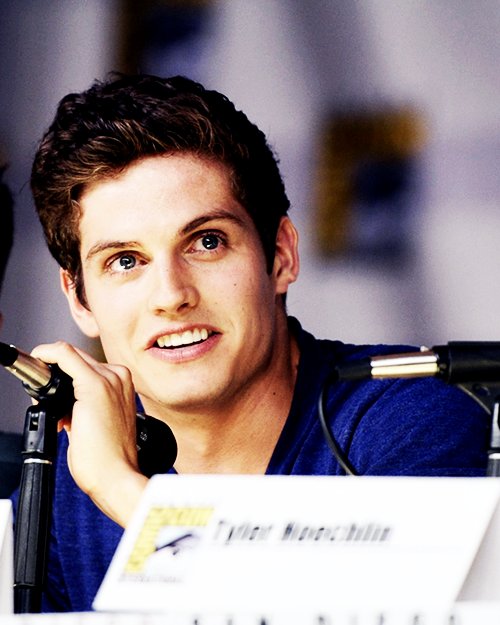 adrixshmann's tweet photo. se daniel sharman existe graças a deus porque existe WE NEED ISAAC LAHEY https://t.co/Z6BtiVTFPN