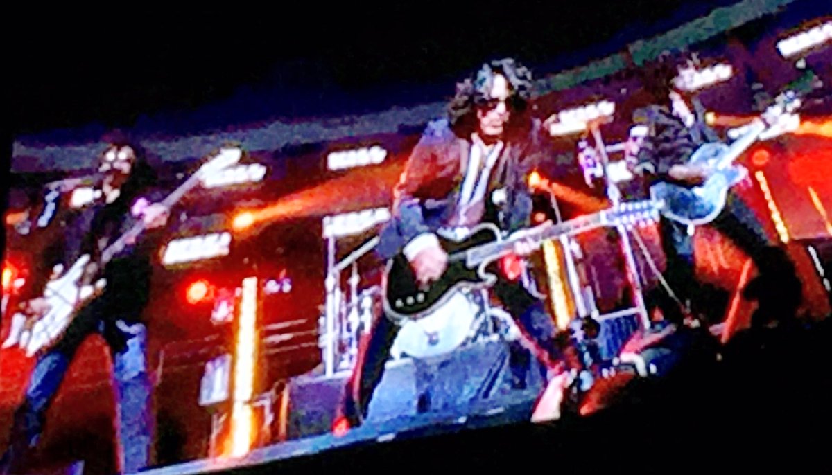kevinsizemore's tweet image. Surprise performance from #KISS at halftime of the #LAKISS game &amp;amp; I jammed on @genesimmons bass backstage🎸 #AFL 🏈