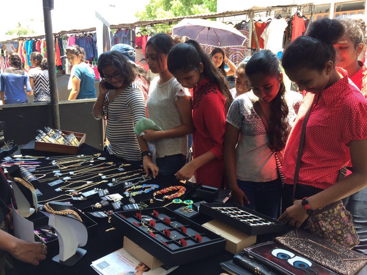 LELKStore's tweet photo. Our lovely customers ☺️ #lehappycustomers #limitededitionlkstore #visakhavidyalaya https://t.co/UaMSxBsDp2