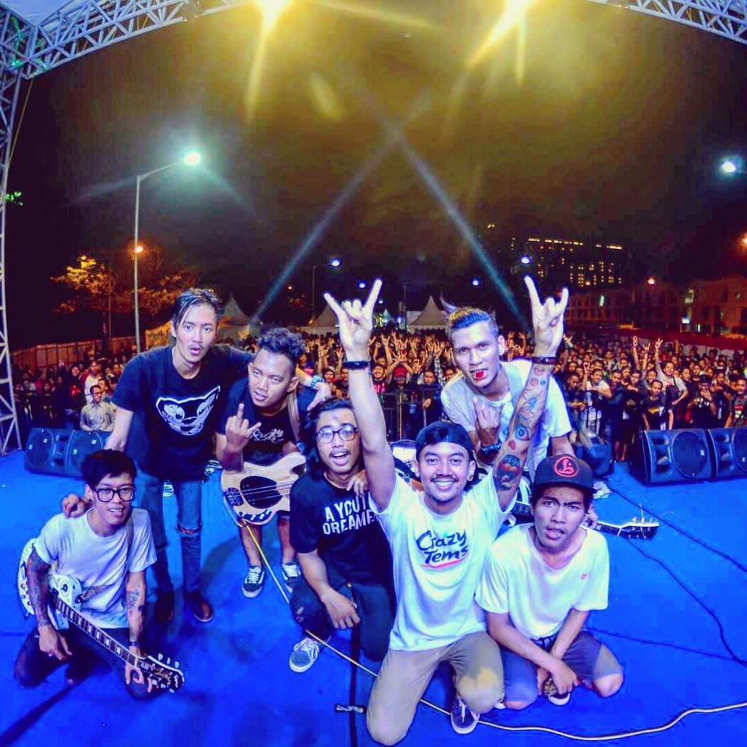 agielpermana's tweet photo. Cikarang clothing expo 2016 pecah !!!! @Id_oneofStory https://t.co/Gm7teDyp2k