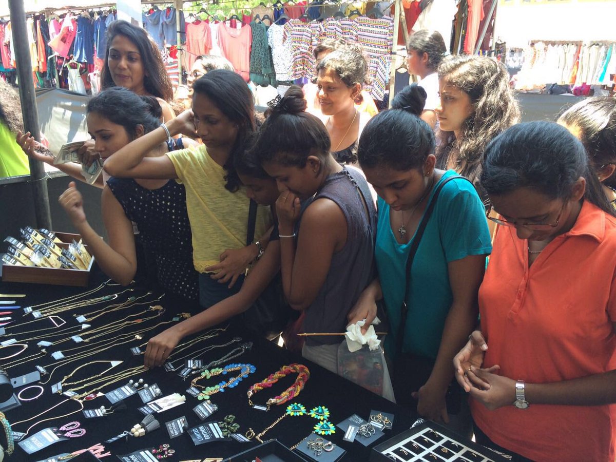 LELKStore's tweet photo. Our lovely customers ☺️ #lehappycustomers #limitededitionlkstore #visakhavidyalaya https://t.co/8QY85uAVtc