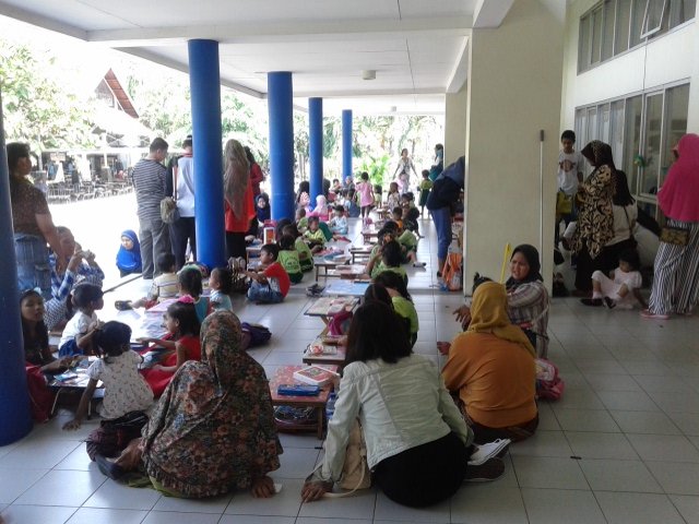 Gizi_EsaUnggul's tweet photo. Wih ternyata banyak juga ya adik" yg ikut Lomba Mewarnai #NutriRunning #NutritionFest16 @HMJGIZIUEU @UnivEsaUnggul https://t.co/Qpcp22CCM1