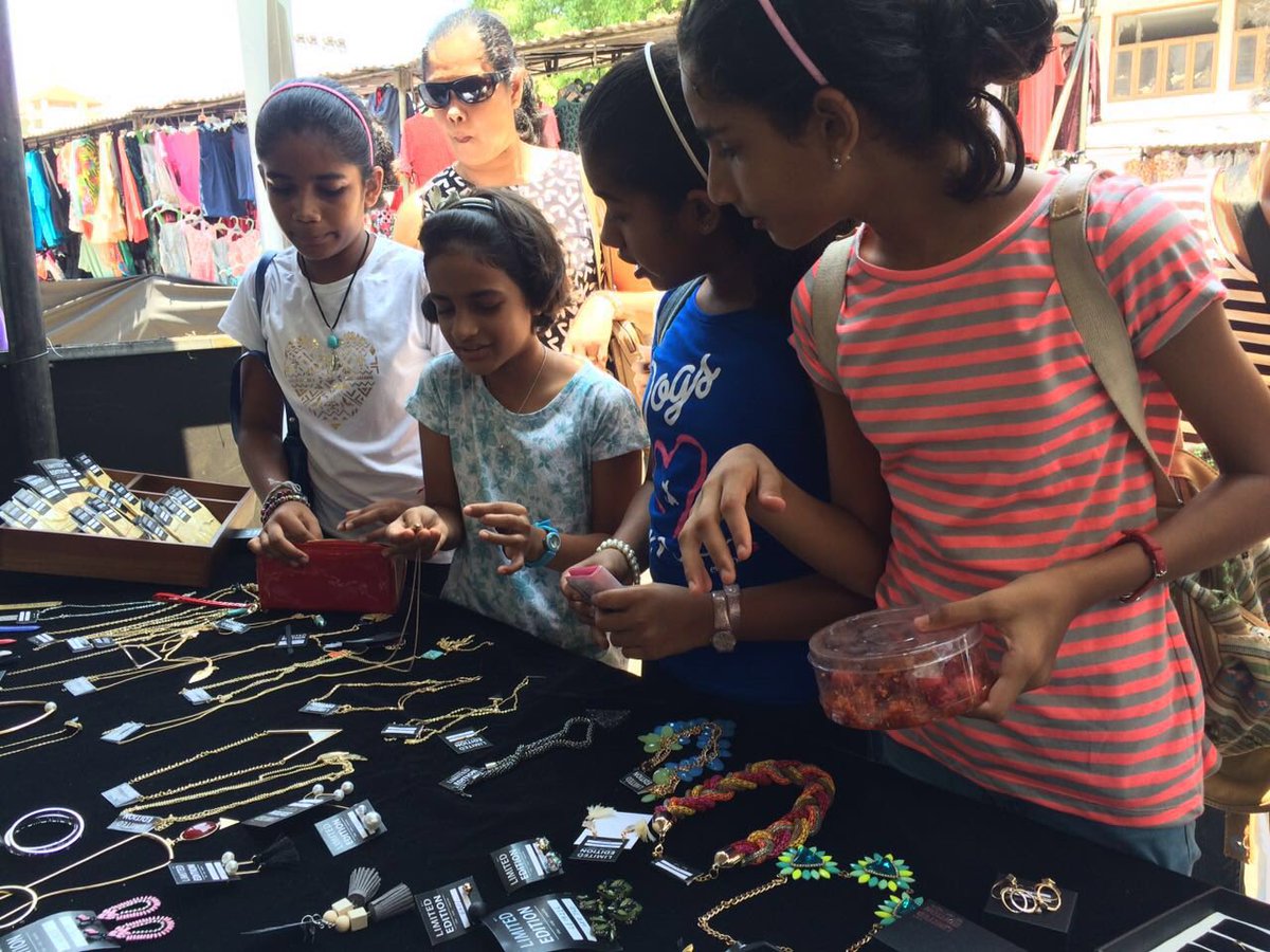 LELKStore's tweet photo. Our lovely customers ☺️ #lehappycustomers #limitededitionlkstore #visakhavidyalaya https://t.co/L66fO4yfj8