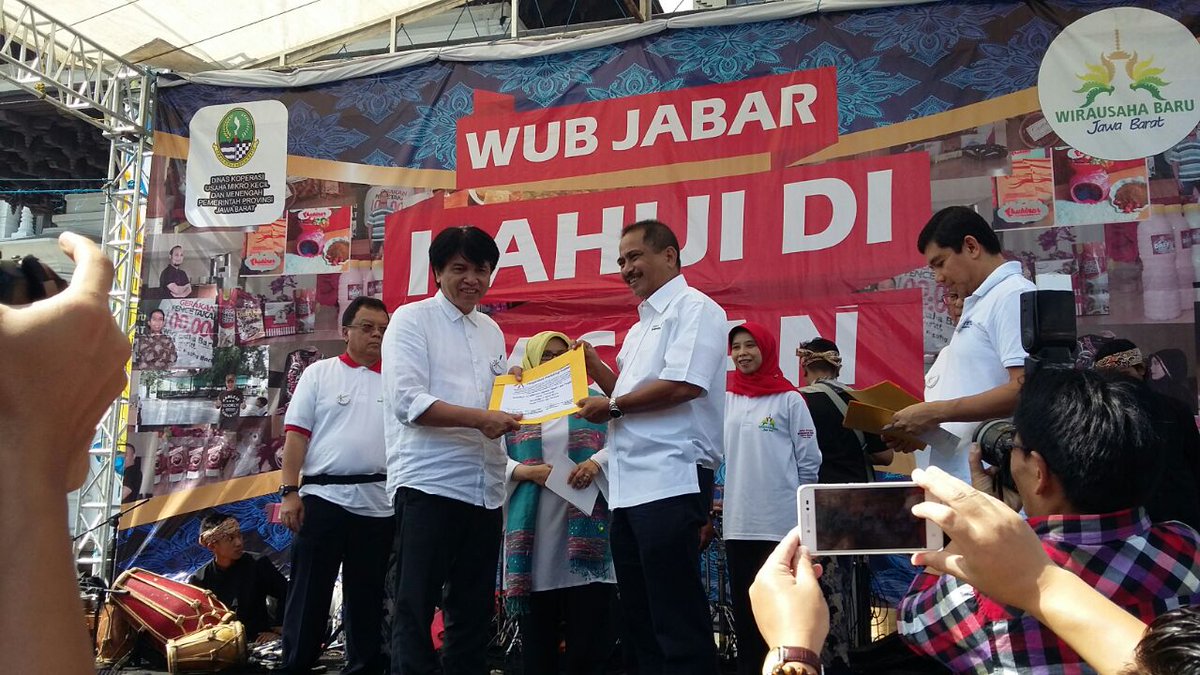 JilbabScout's tweet photo. #WubJabarKahijiAsean
Bapak Perry selaku Ketua #marketIND
@Deddy_Mizwar_ https://t.co/DA6Bq3Iohs