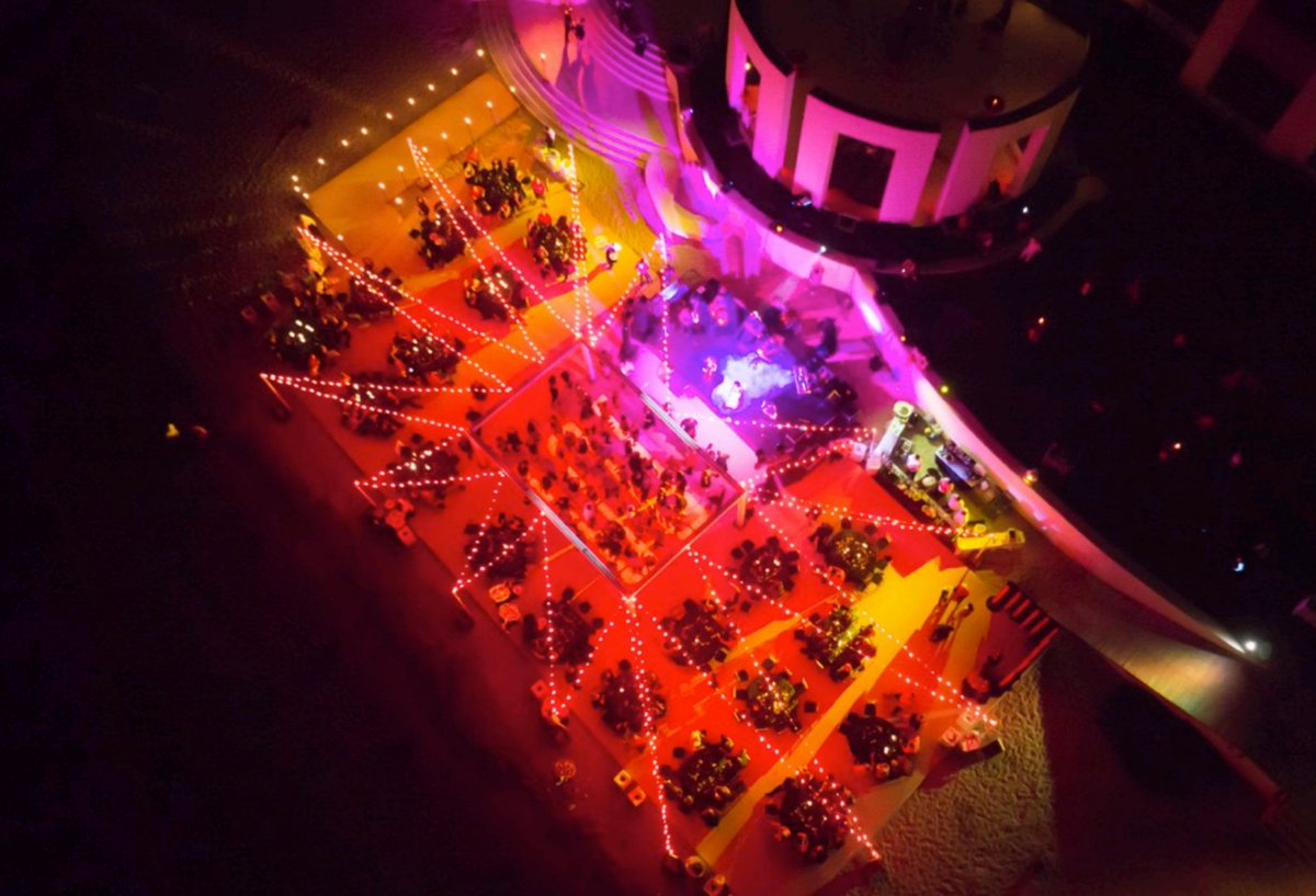 VelasMeetings's tweet photo. 200-attendee oceanfront gala dinner – Thank you @VallartaGV for making this possible. #spectacularevents #evetprofs https://t.co/gb5X7yr2vS