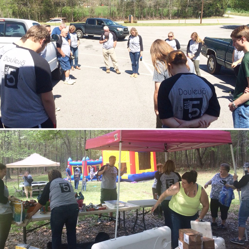 CarrieVassey's tweet photo. Creative teams of Hillcrest serving outside the church walls #servolutionHBC2016 #hillcrestworship @HillcrestYorkSC https://t.co/RyWvRQn0kA