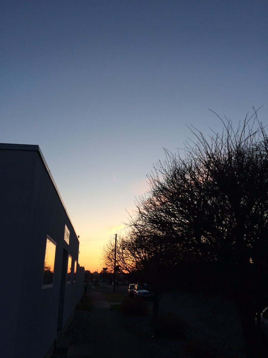 AlenaSchoon's tweet photo. Wrapped before sunset #50hourslam #TeamThunderingKitten https://t.co/0uZbeQYgNY