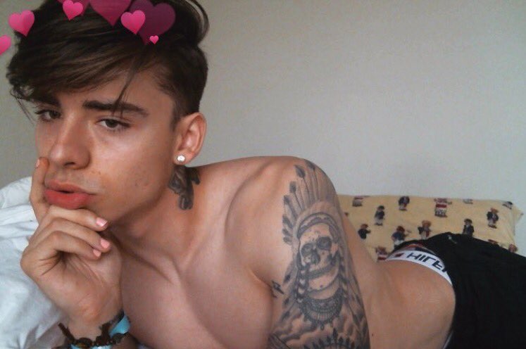JiNKiESREECE's tweet photo. is it too late to post selfies ? https://t.co/DQafUlAaB8