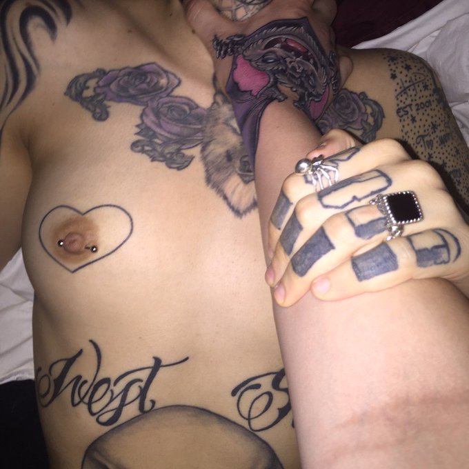 #handtattoos 🍆 https://t.co/in9CM7BjLK<a href="/tag/handtattoos"class="tags">#handtattoos</a>