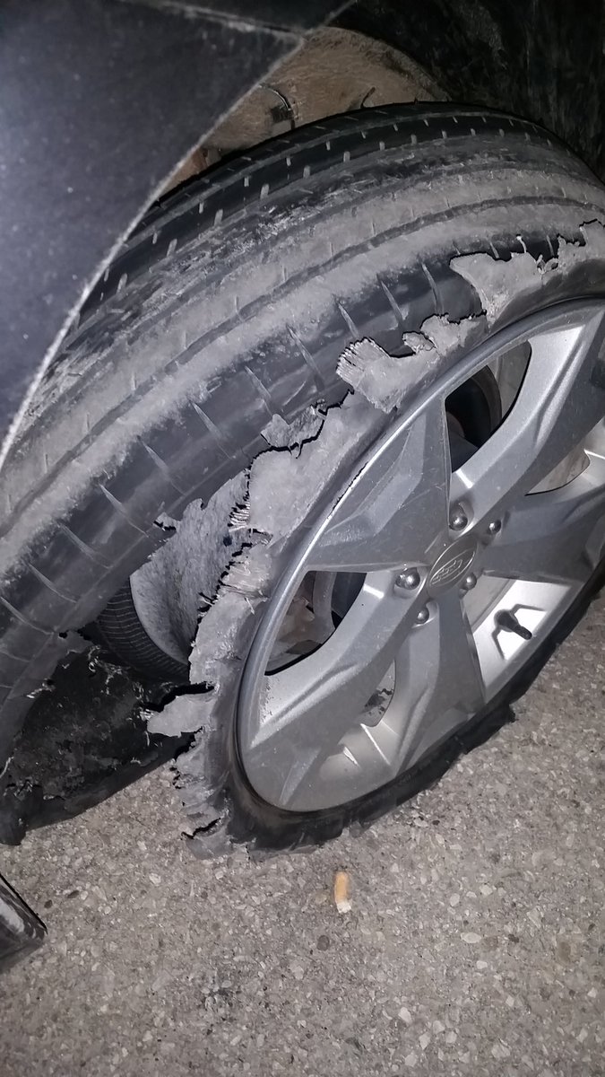 JGM721's tweet photo. Ummm... this might be a problem. #flattire #wtf #drivingissues https://t.co/0n5Qdwt8ah