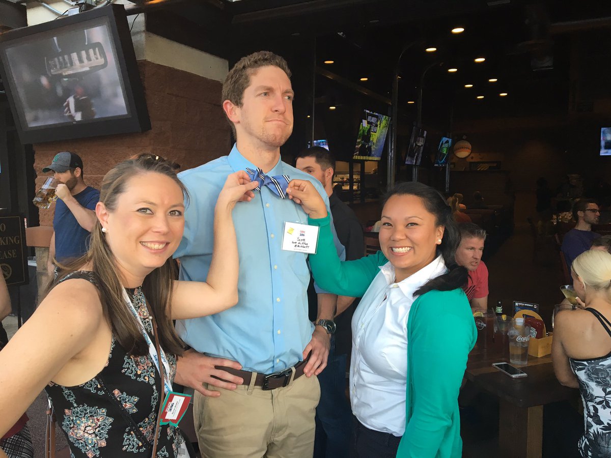 BethHornDPT's tweet photo. So glad to get to spend time with these 2 @PTPubNight after #AZSC2016 ! #bowtieonpoint #reunited #dptstudent https://t.co/qn1uC88e1d