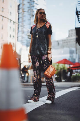 CustoMiami's tweet photo. ¡@ninasuess espectacular con su outfit Custo casual! / @ninasuess looking gorgeous with her casual Custo outfit! https://t.co/4VFhO2ecmw