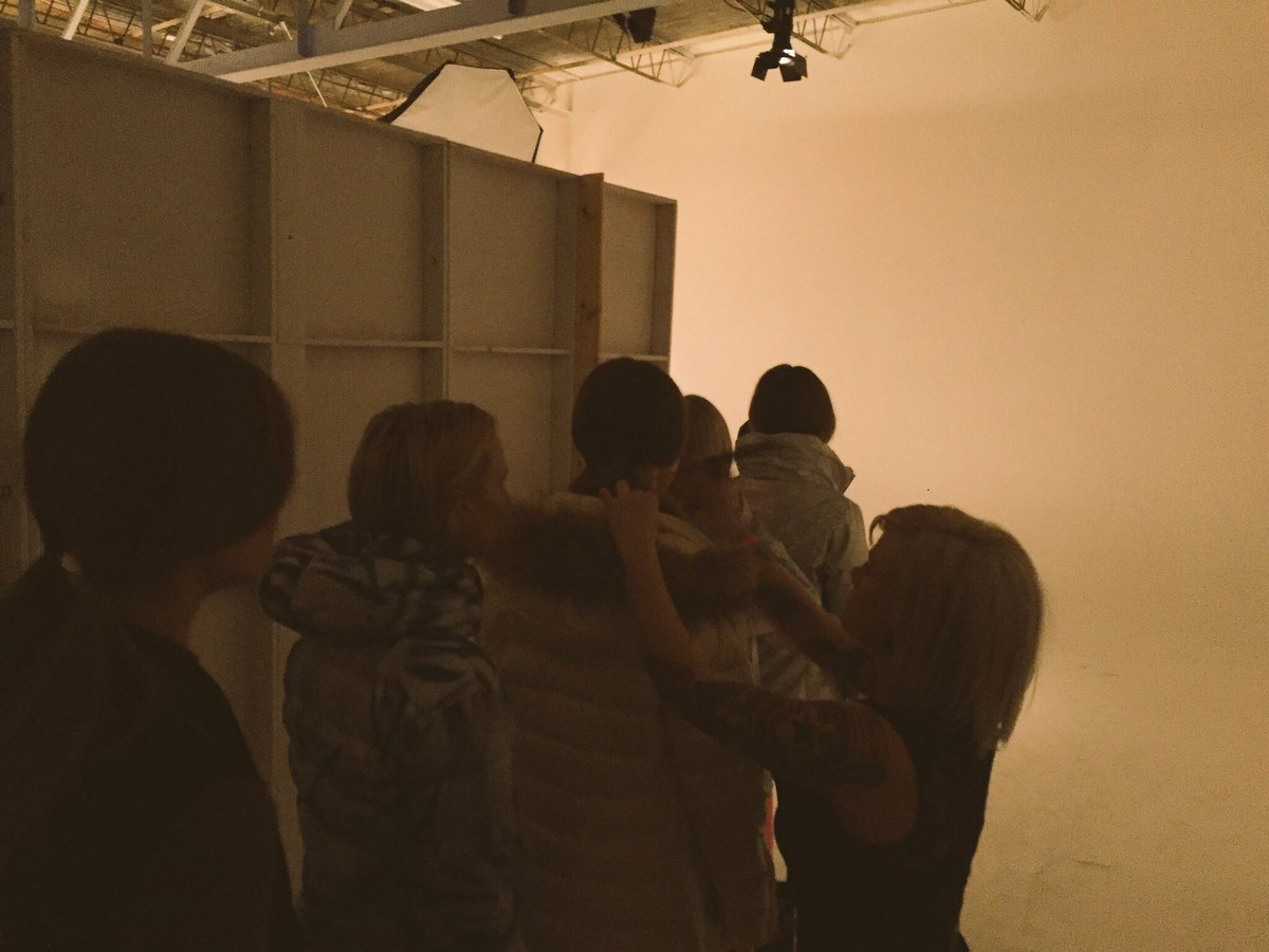 ElSalonDenver's tweet photo. Last minute touch ups for our models at Massif Fashion Week! https://t.co/p0i8yOkSn4