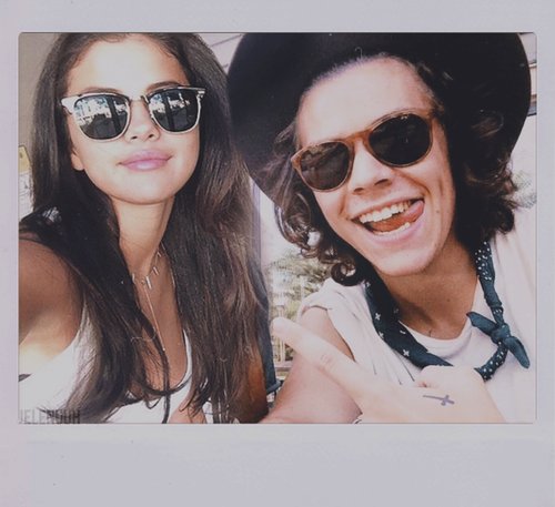 HarryStylesytu's tweet photo. Tweet Fan: Eso nunca va a ser esto... #H____❤❤ https://t.co/FOMRL5QO0Z
