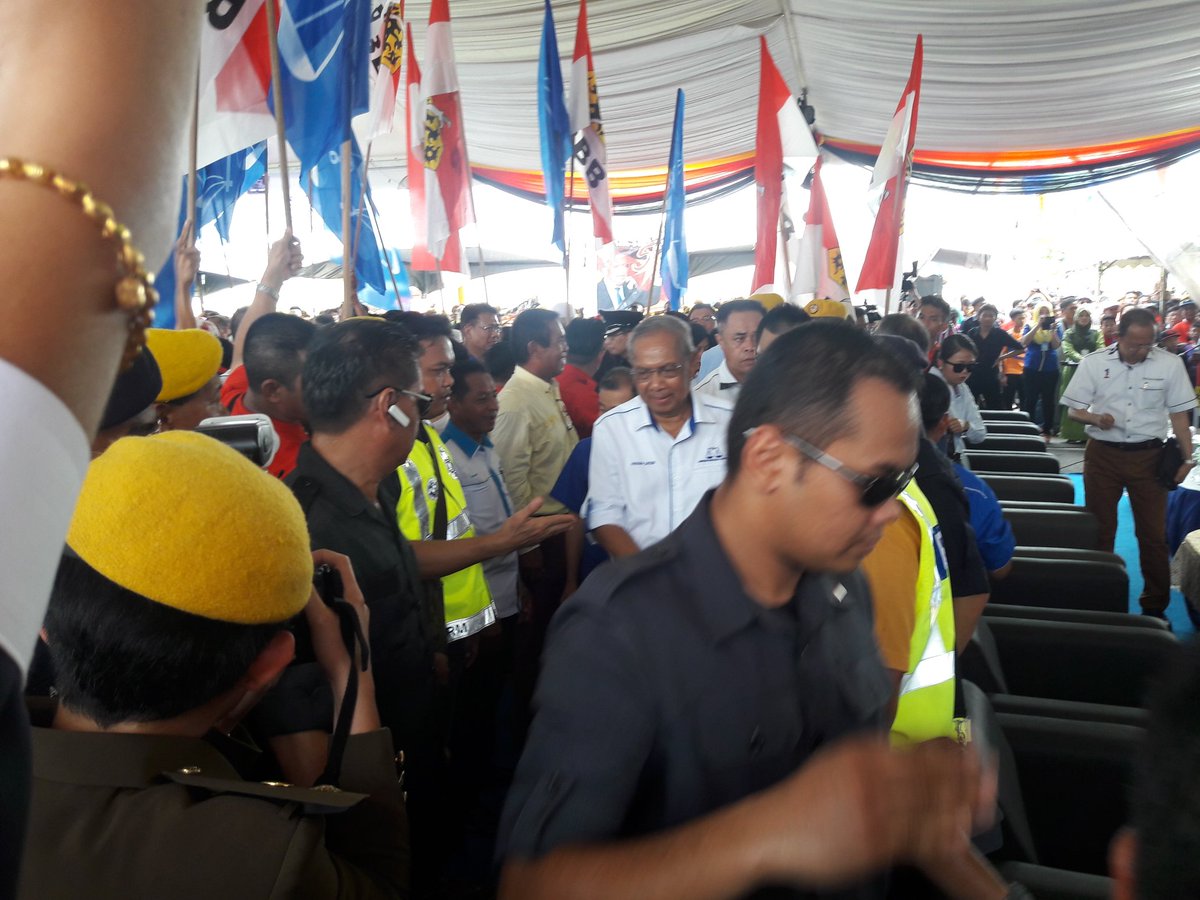 PRN <a href="/RINIBINTUPONG/">Rini Tupong</a>  menghadiri Majlis Pemimpin Bersama Rakyat di daerah Simunjan pagi ini  <a href="/KPrelamalaysia/">KP RELA</a>