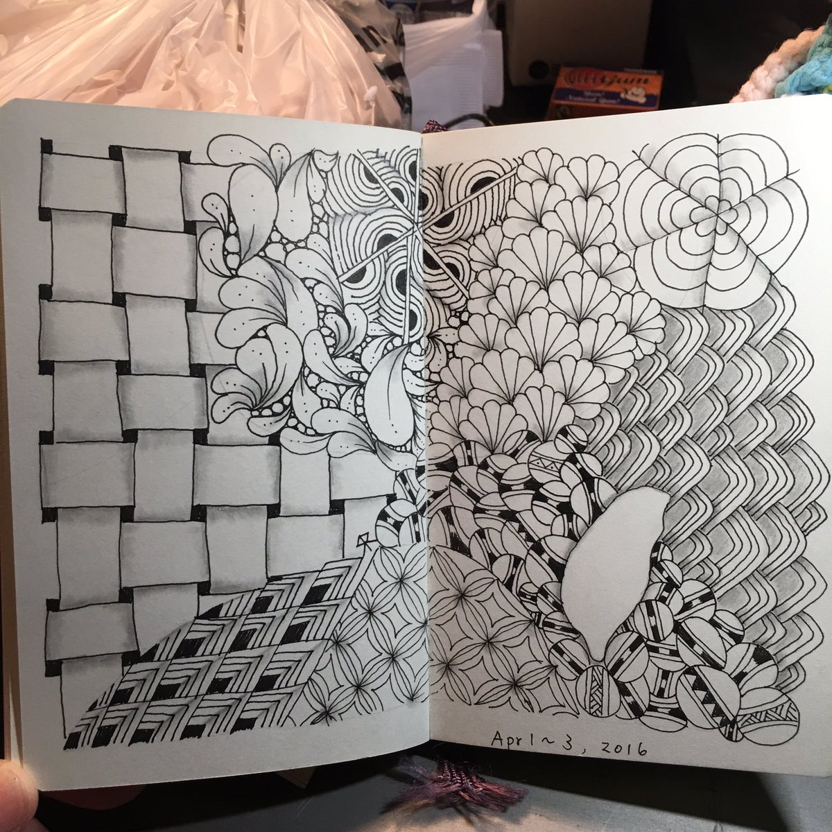 YuChenHsu's tweet photo. Done!
#Zentangle #w2 #flux #ixorus #365 #365之94 #365in2016 #moleskine https://t.co/bMGE59SWGe