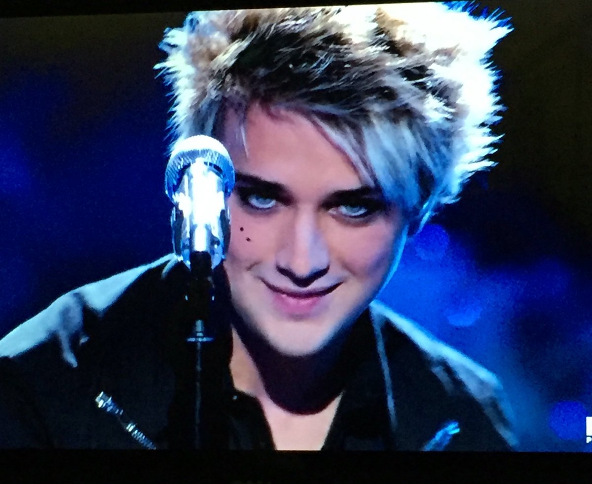 Itscyndiamols's tweet photo. @DaltonRapattoni @hulu buffered and this is where it paused. #idol #imanobodytoo #IdolFinale #IdolTop4 #sexyface https://t.co/lBj6Q9Gpz8
