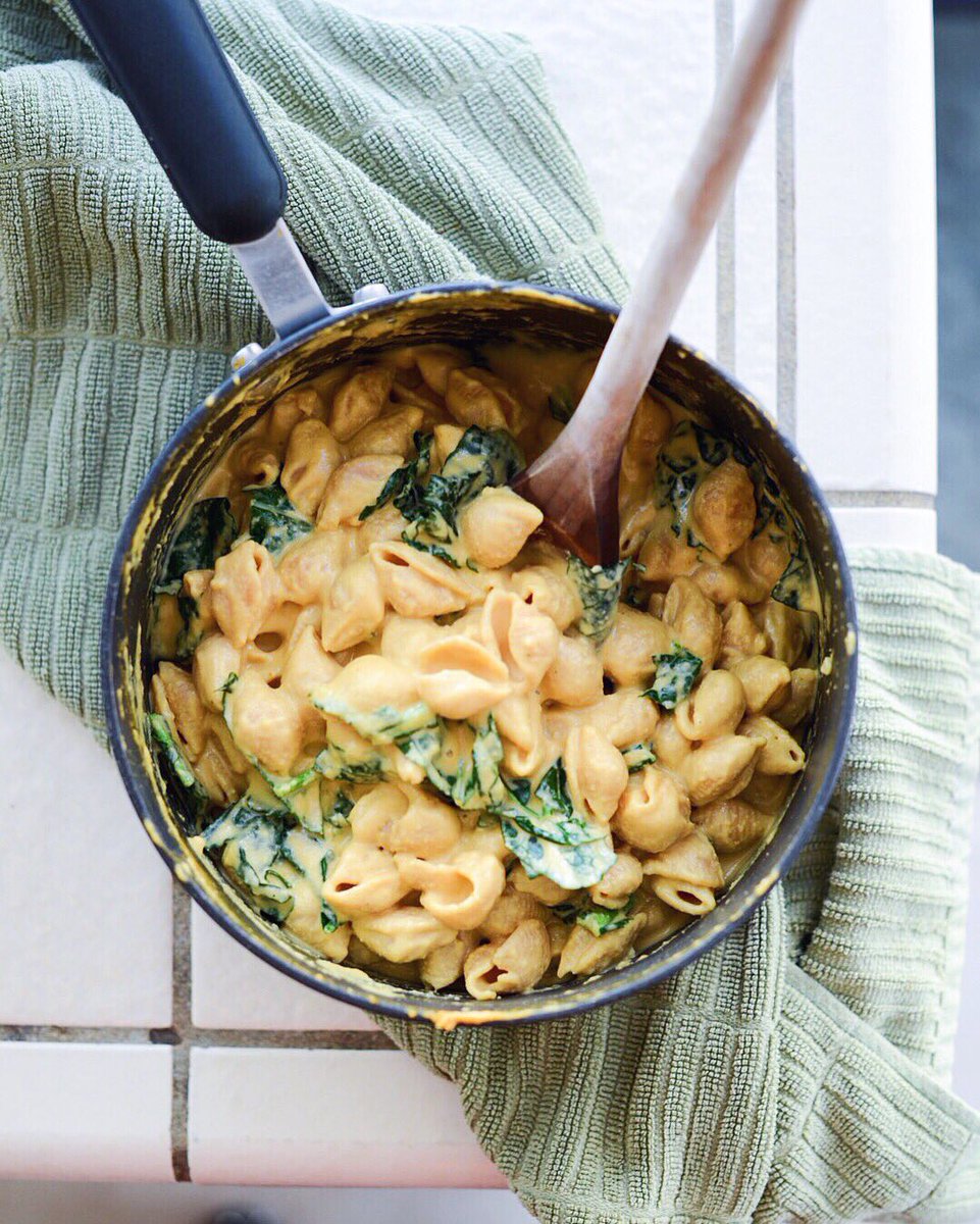 VeganYackAttack's tweet photo. Mac 'n' cheese heals all! 🙌 recipe from #VeganBowlAttack (on presale now!) #vegan #glutenfree https://t.co/bKz3eLCzci