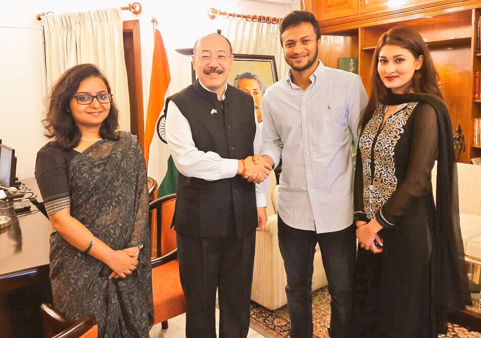 Best wishes 2 Sakib Al Hasan, #Bangladesh's ace cricketer, for #IPL2016 where he will play for <a href="/KKRiders/">KolkataKnightRiders</a>, n his wife