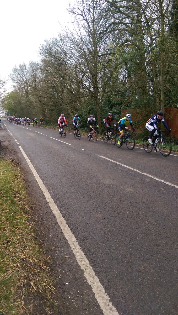 BeestonRacing's tweet photo. #BillJinksmemorialRR #lap4 only 4 riders away, @LukeBonnett  in the chasing bunch as the come over the hill https://t.co/nyhbKh3jTy