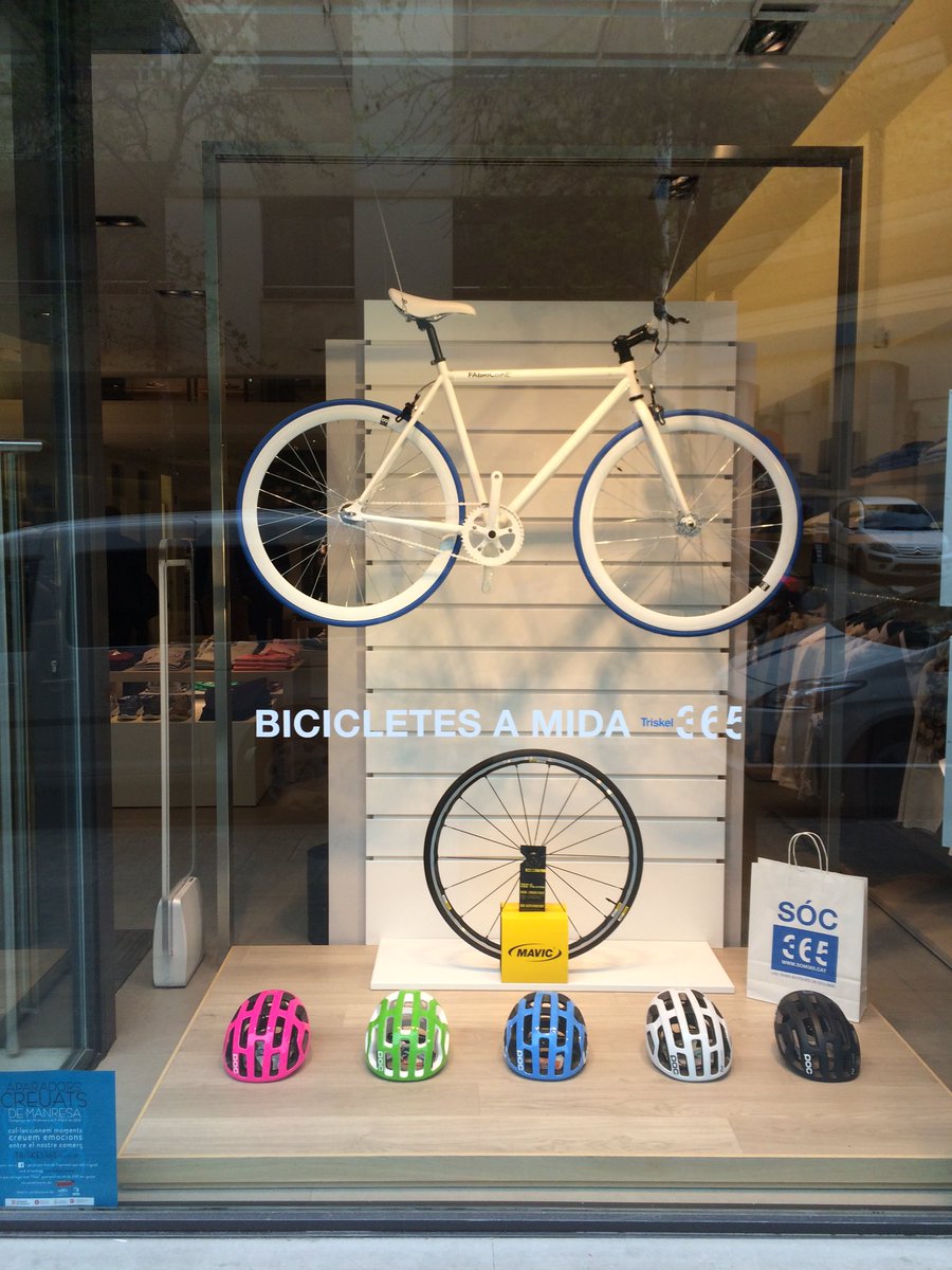peplageneral's tweet photo. Bicicletes a mida i elegants sobre dues rodes. Ets tu? #aparadorscreuats SEÑOR&amp;TRISKEL365 @manresacomerci #manresa https://t.co/1t1m50X8MO